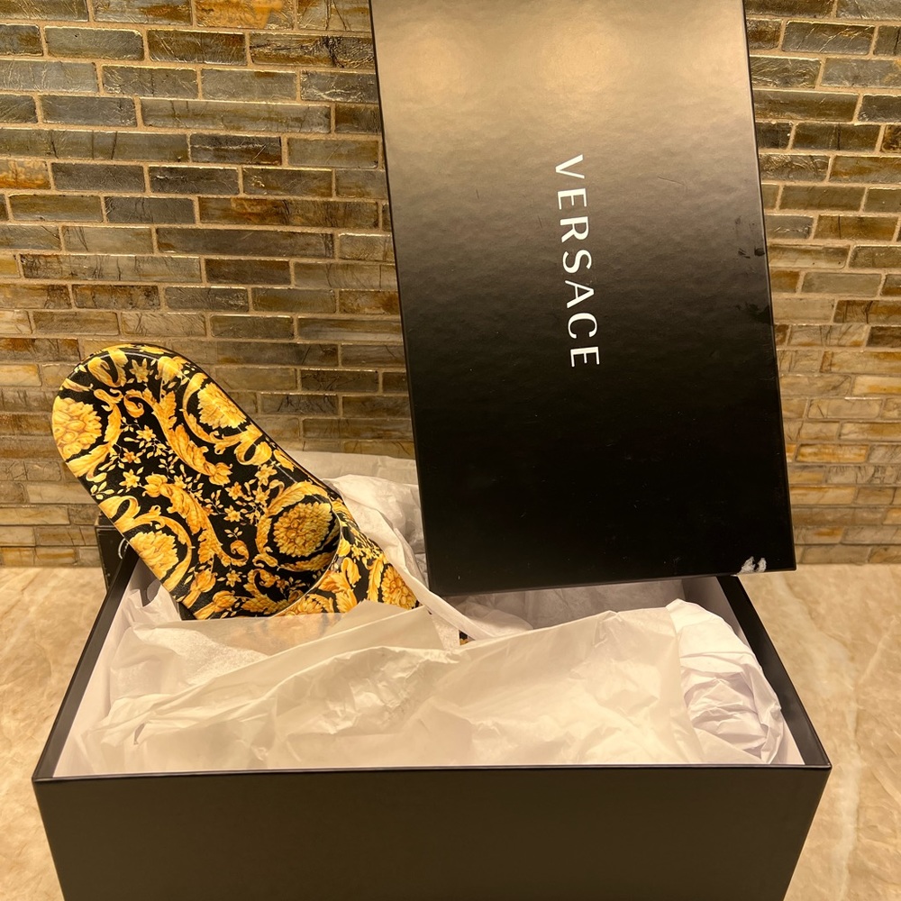 Versace Baroque Printed Slide Sandal - Picture 5 of 11